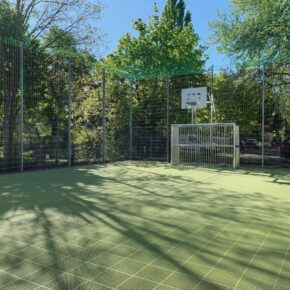 Ballspielplatz von innen