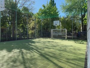 Ballspielplatz von innen