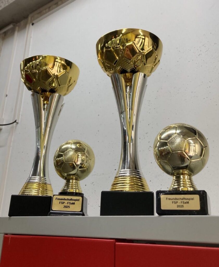 4 Pokale von unseren Siegen bei Fußballturnieren
